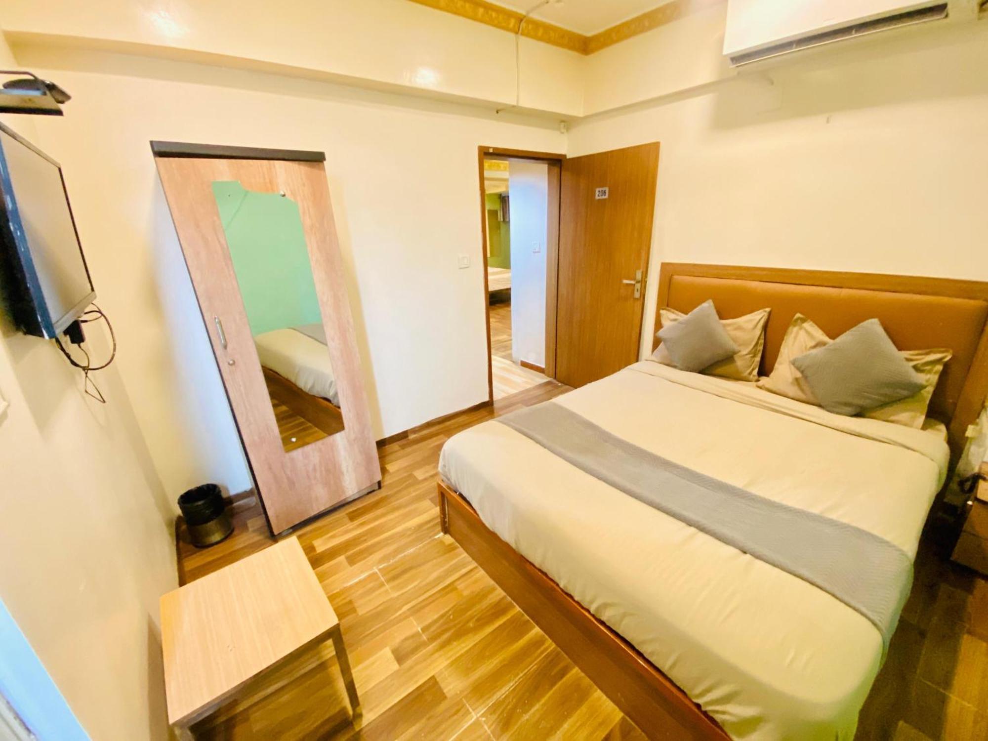 Hotel Abc Satellite Prahlad Nagar Ahmedabad Esterno foto