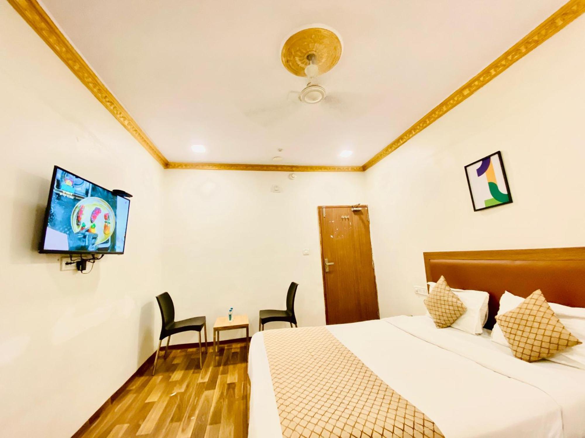 Hotel Abc Satellite Prahlad Nagar Ahmedabad Esterno foto