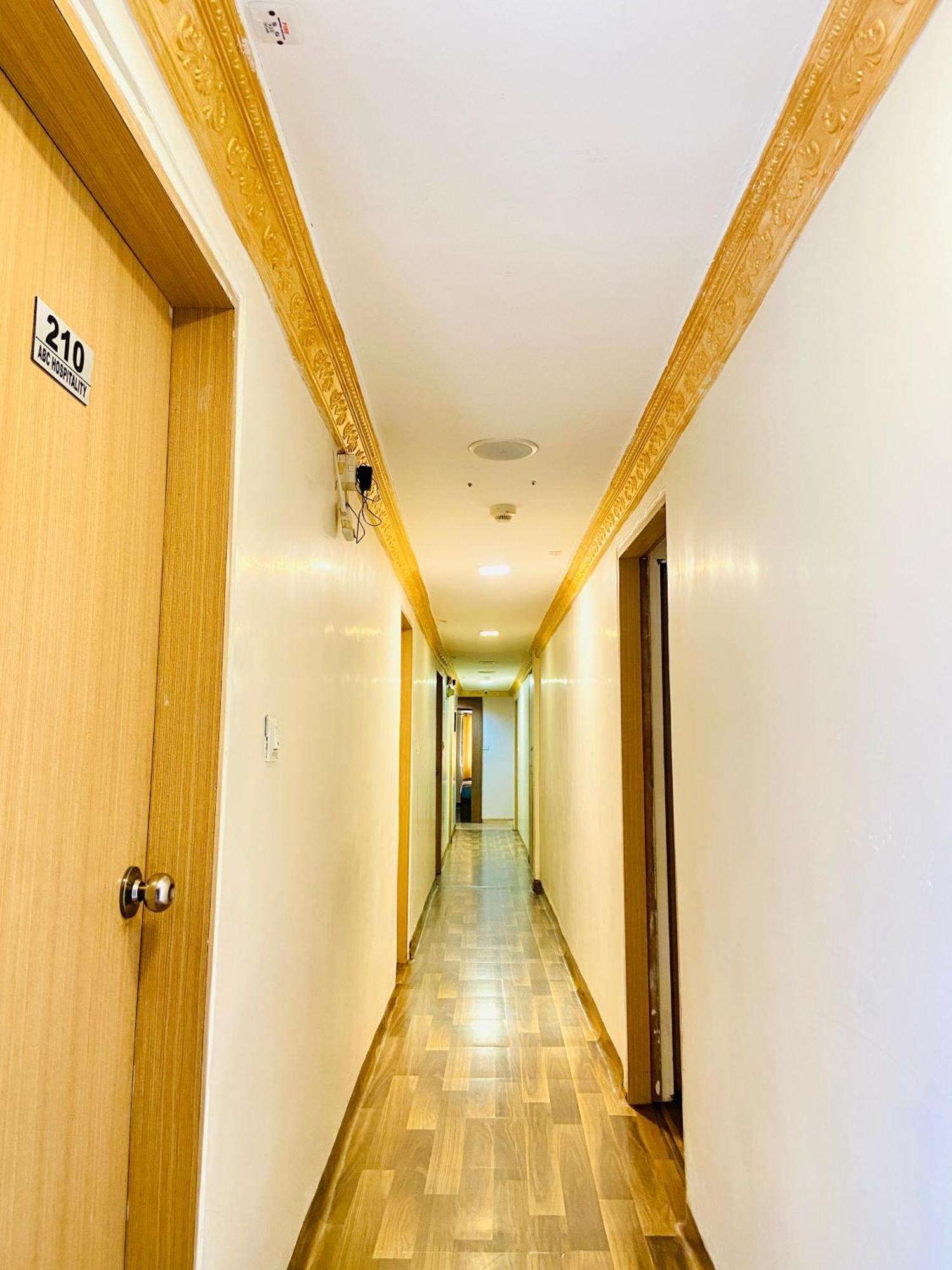 Hotel Abc Satellite Prahlad Nagar Ahmedabad Esterno foto