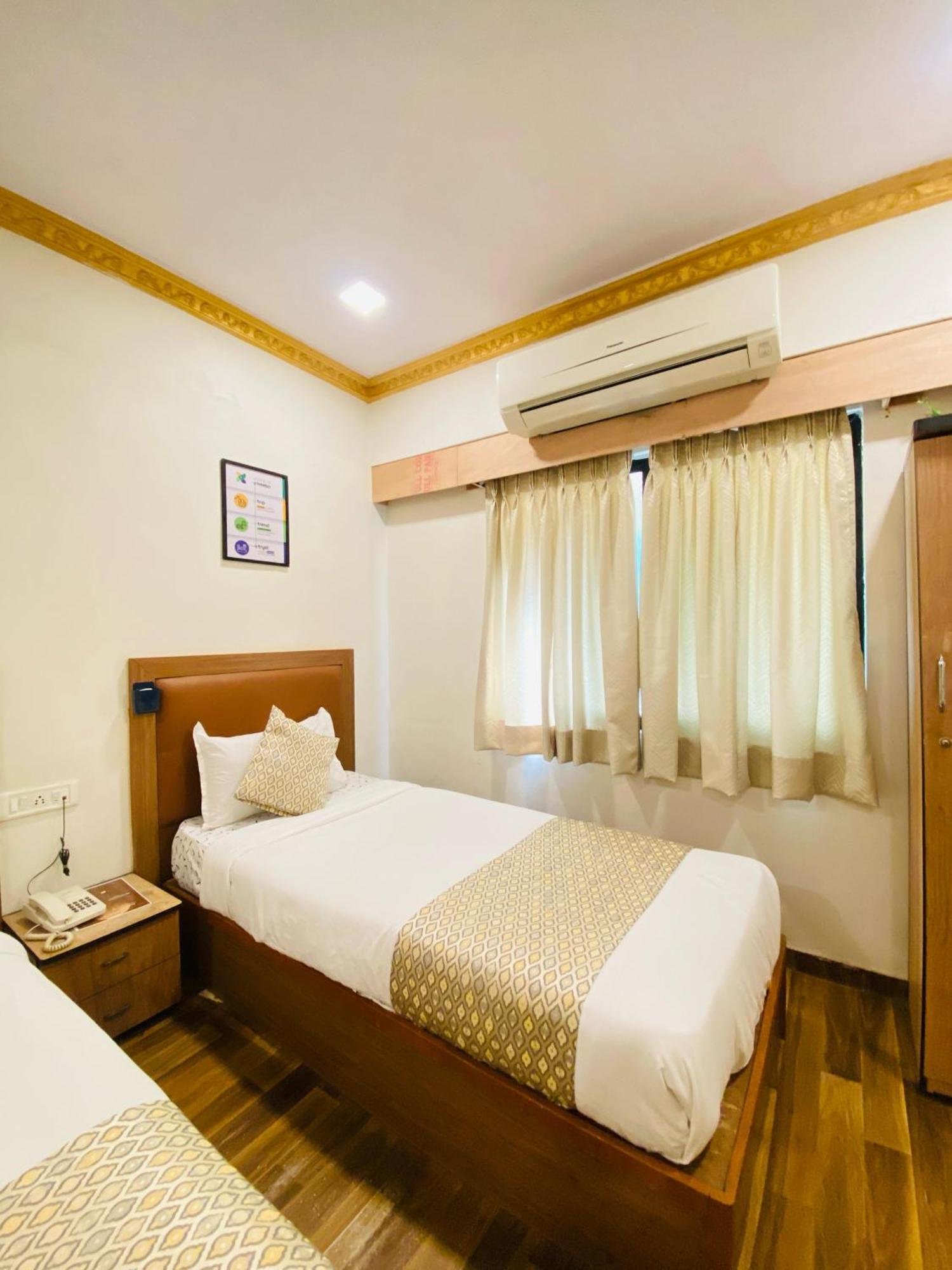 Hotel Abc Satellite Prahlad Nagar Ahmedabad Esterno foto