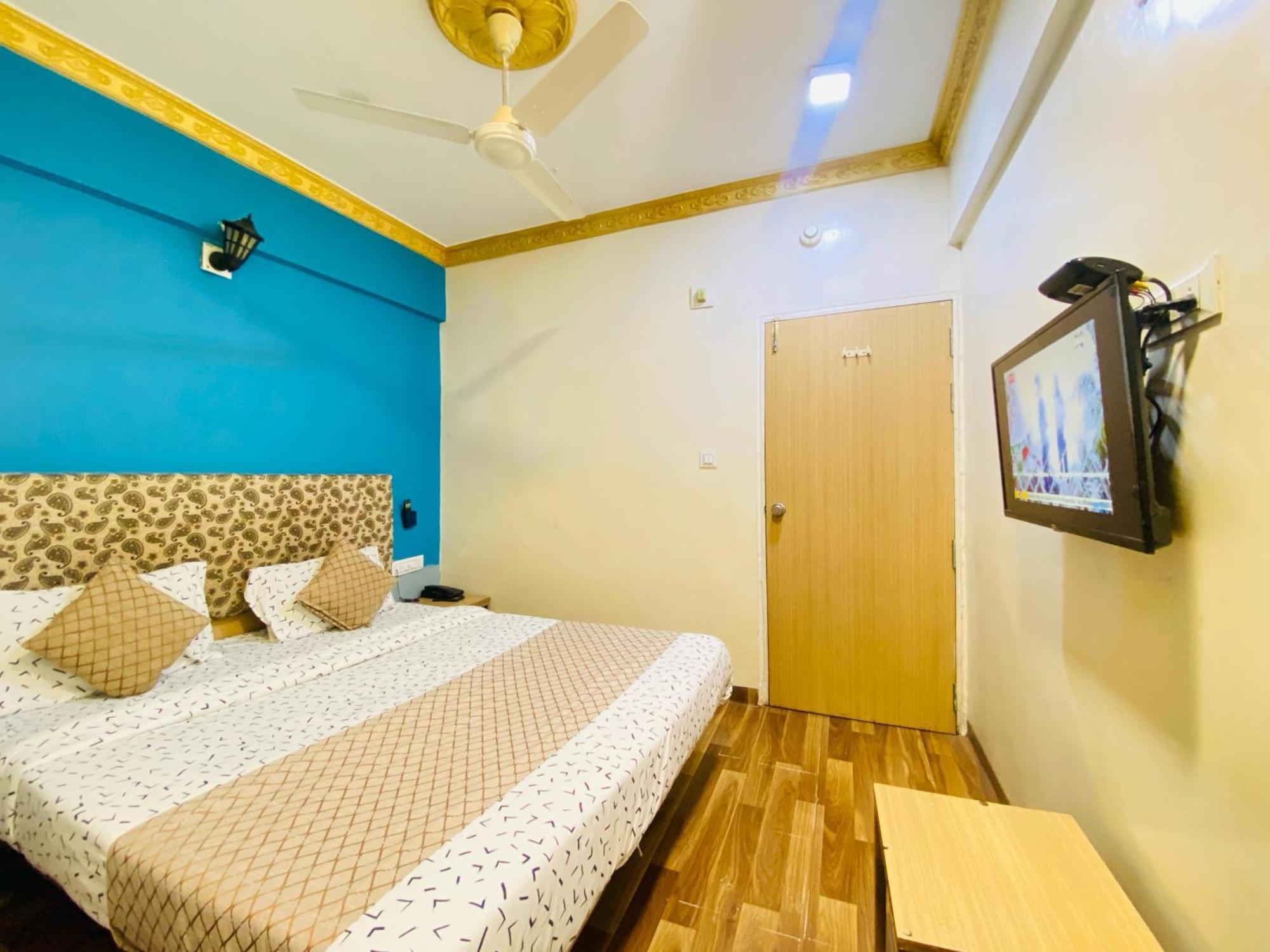 Hotel Abc Satellite Prahlad Nagar Ahmedabad Esterno foto